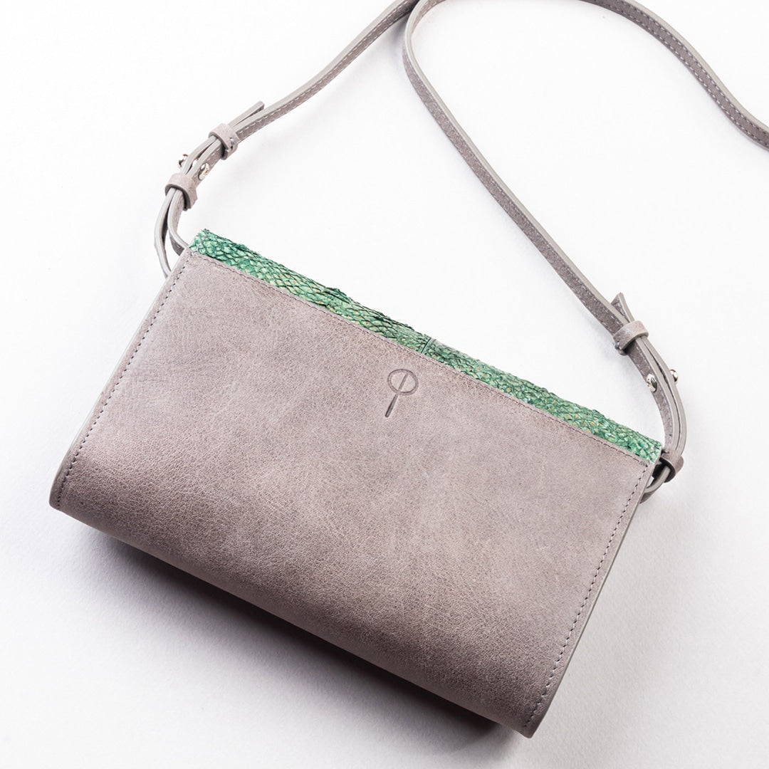 Pochette cuir de saumon Greeny