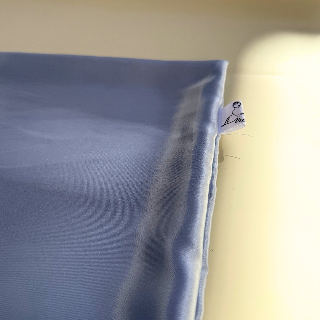 Taie d'Oreiller Satin Bleu Ice - Luxe Douceur pour Cheveux et Peau