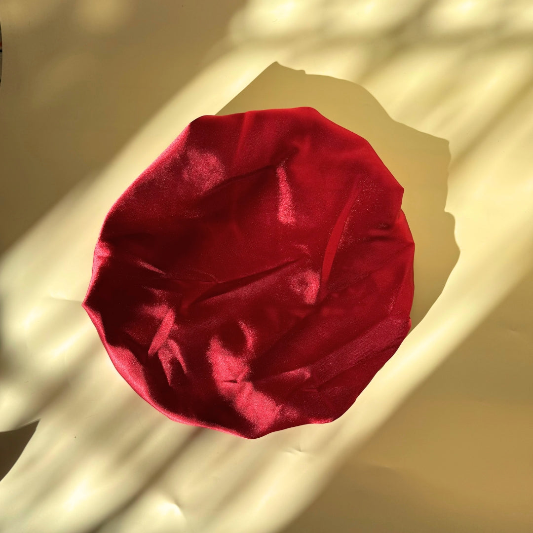 Bonnet Nuit Satin Rouge Élégant - Luxe et Protection Capillaire