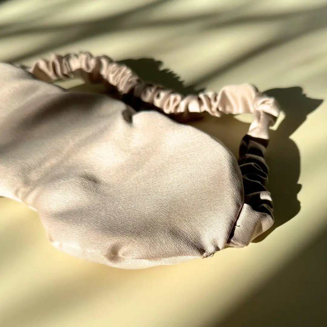 Masque de Sommeil en Satin Luxe Beige Anti-Lumière