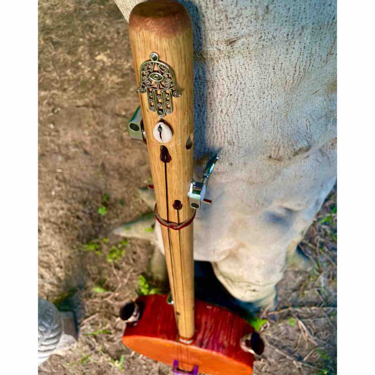 Gombri traditionnel fait main instrument de musique artisanal africain en bois et peau naturelle
