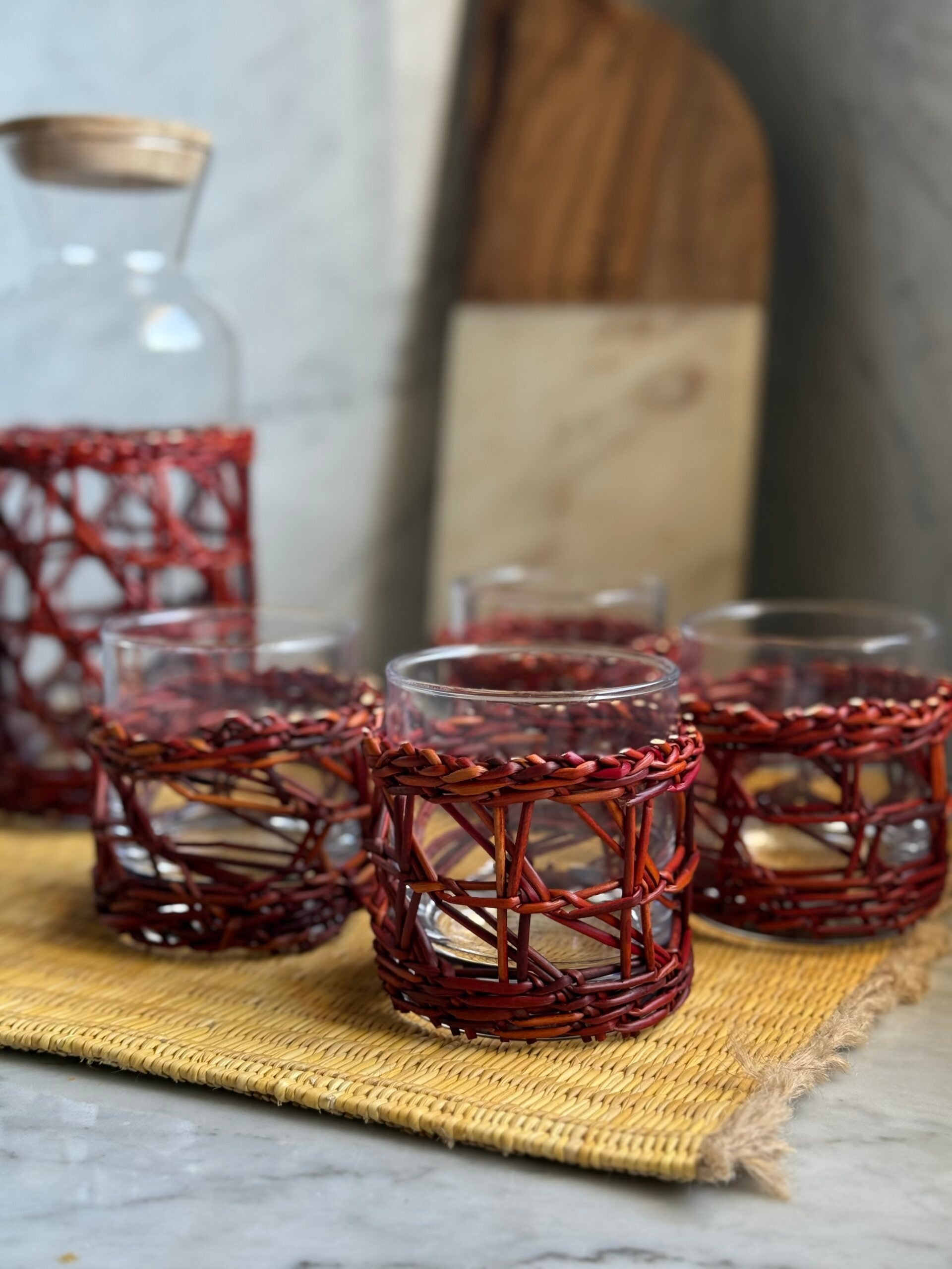Service à table naturelle rouge (copie) — vue détaillée. Artisanat tunisien.