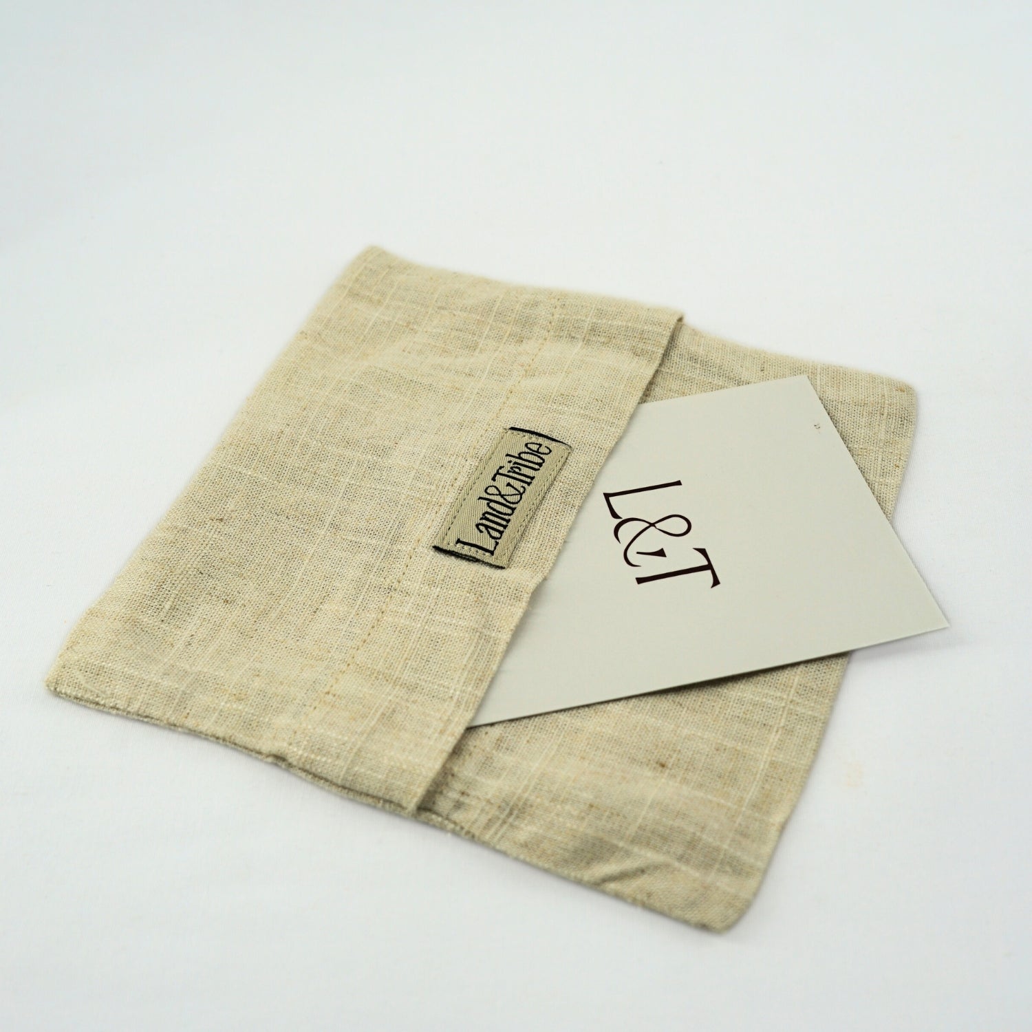 Serviettes en tissu brodées, élégance minimaliste artisanale