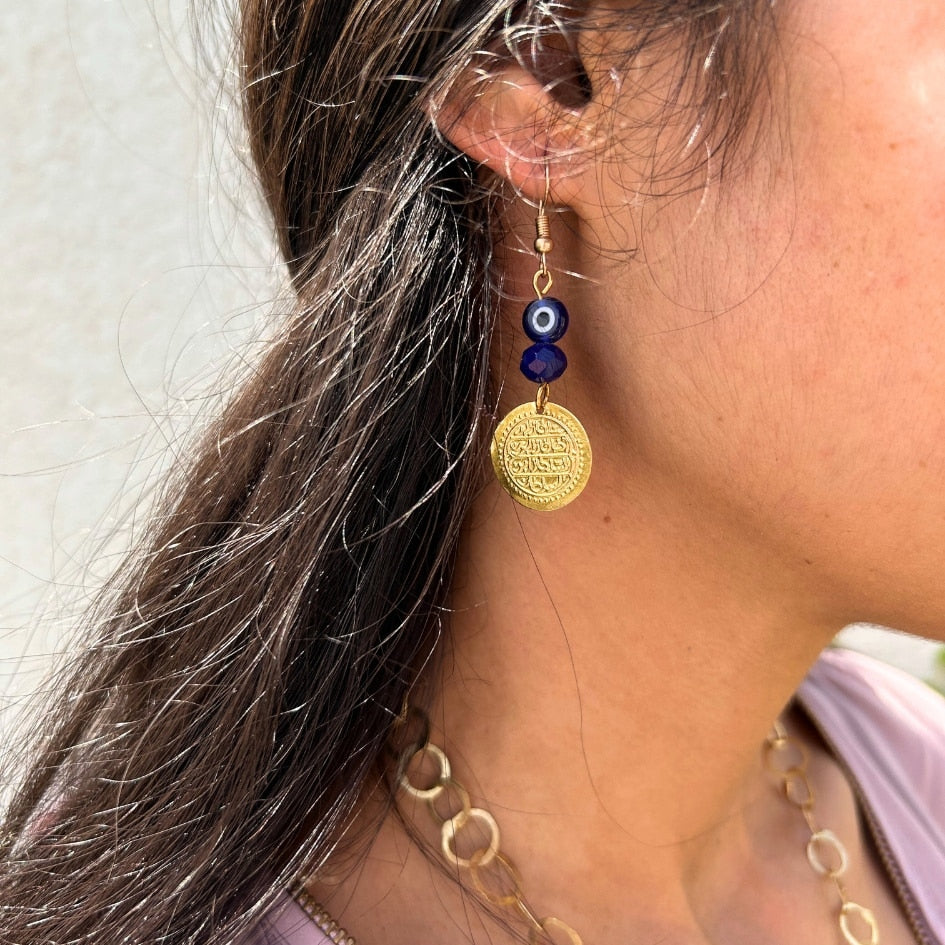 Set en doré avec des perles en bleu "Collier et boucles d'oreilles" - artisanat Tunisien fait main | ILEYCOM