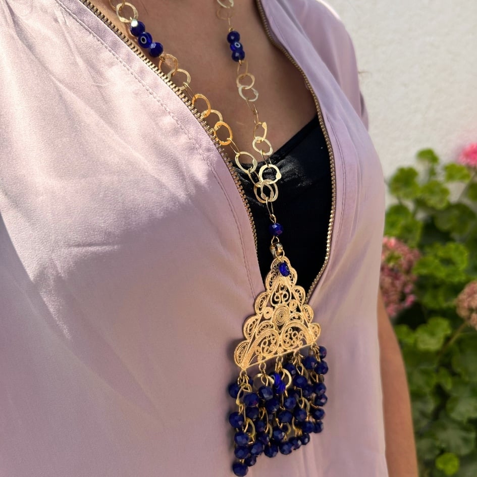 Set en doré avec des perles en bleu "Collier et boucles d'oreilles" - artisanat Tunisien fait main | ILEYCOM