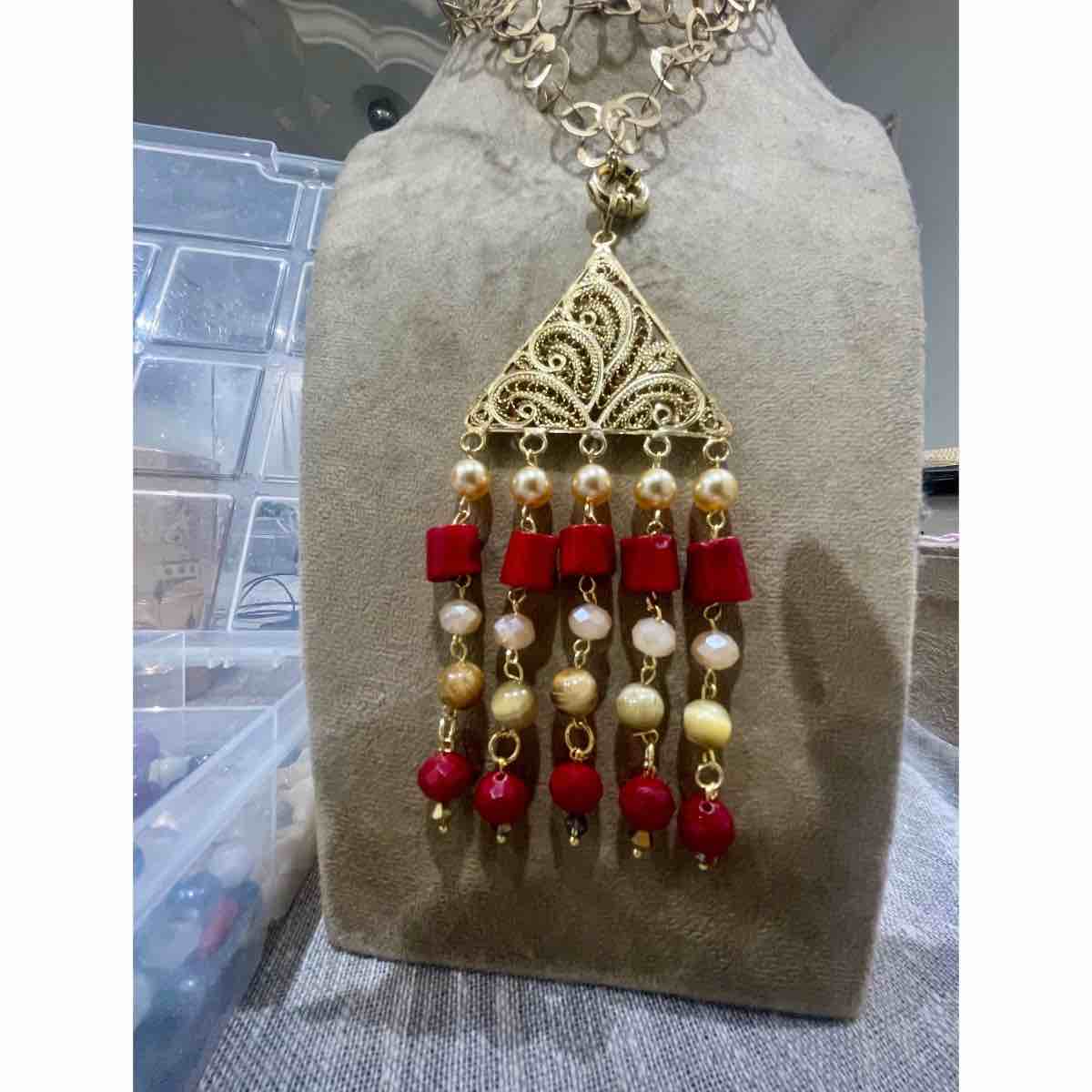 Collier en cuivre chic avec corail oeil de faucon et cristal