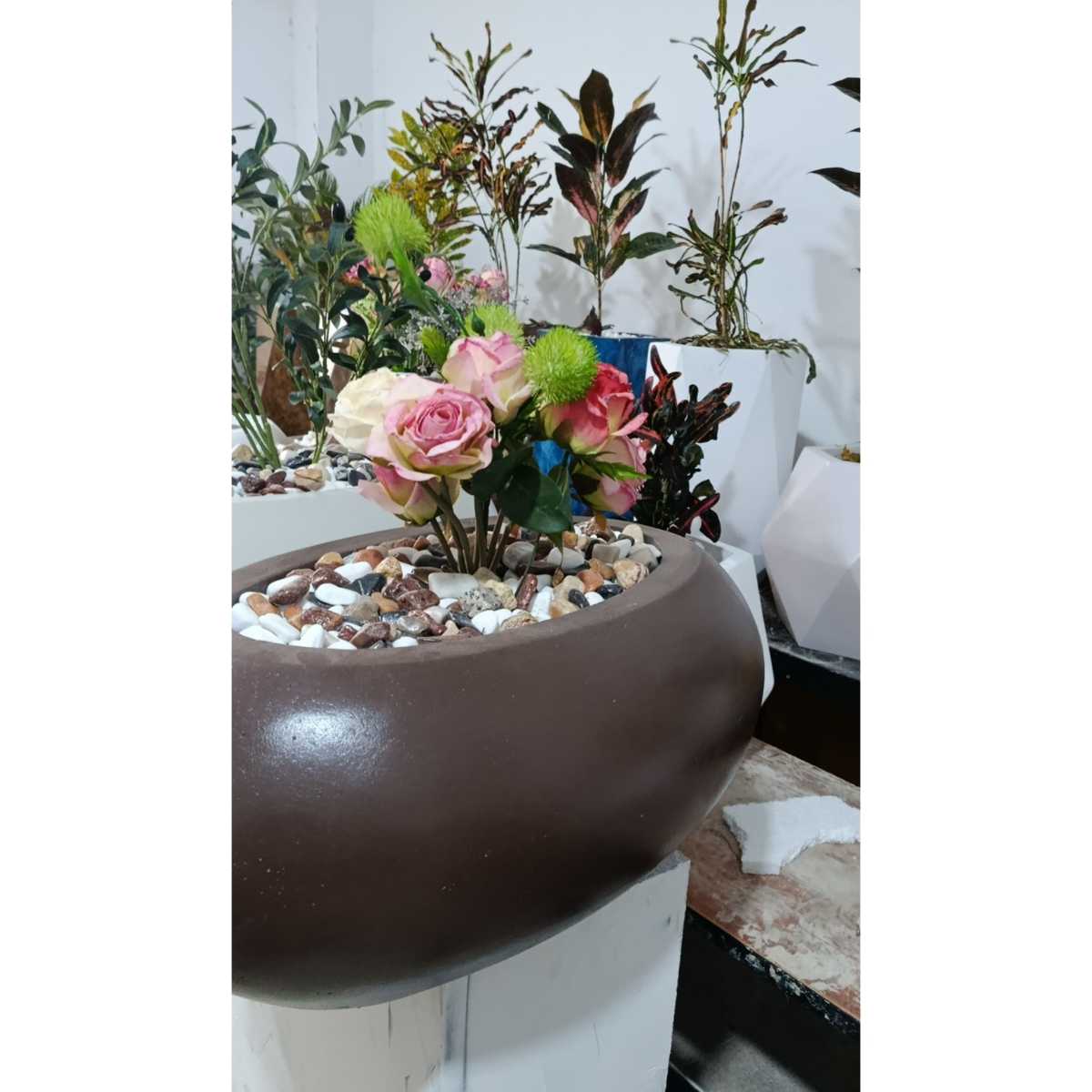 Pots de fleurs blancs 60 cm pour un décor élégant et raffiné