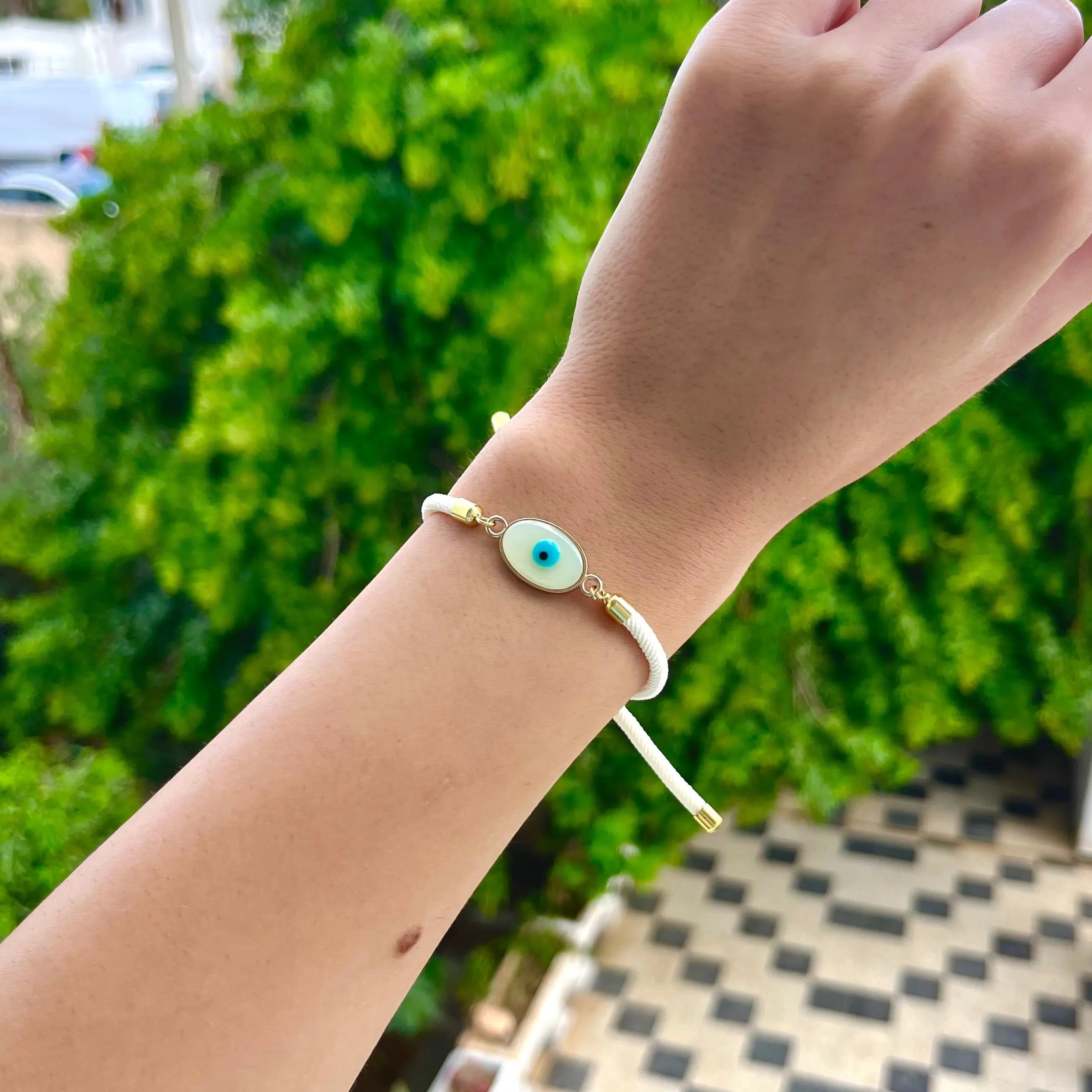 Bracelet œil traditionnel unixe en cordon blanc exclusif