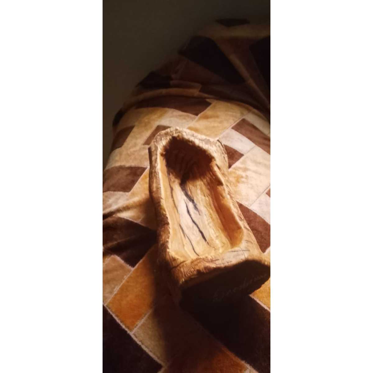 Bol en bois sculpté en olivier sauvage