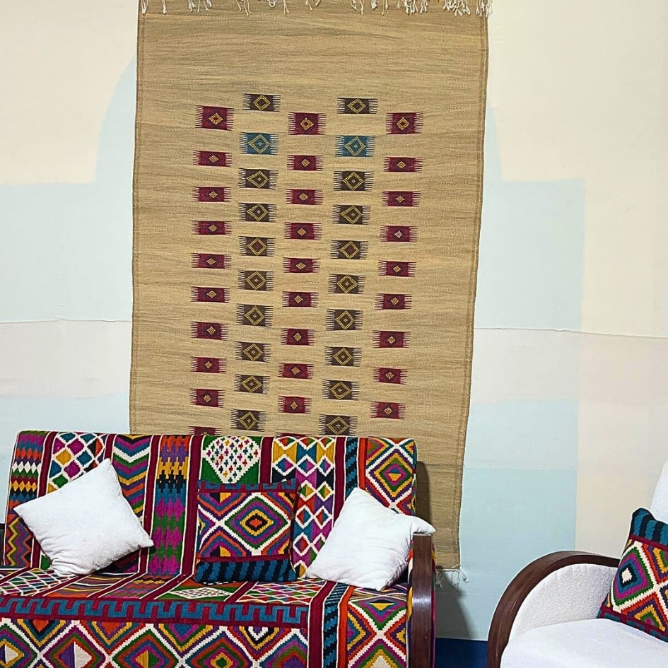 Tapis Traditionnel Écologique avec Motifs Rouges - artisanat Tunisien fait main | ILEYCOM
