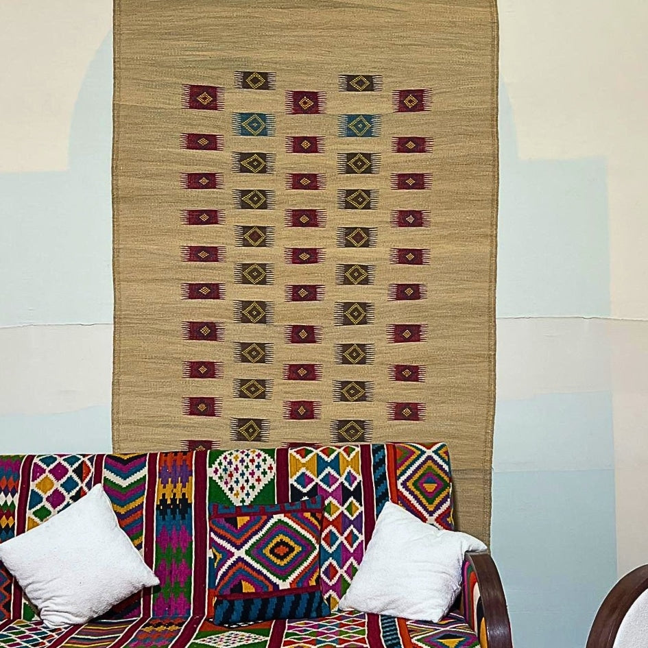 Tapis Traditionnel Écologique avec Motifs Rouges - artisanat Tunisien fait main | ILEYCOM