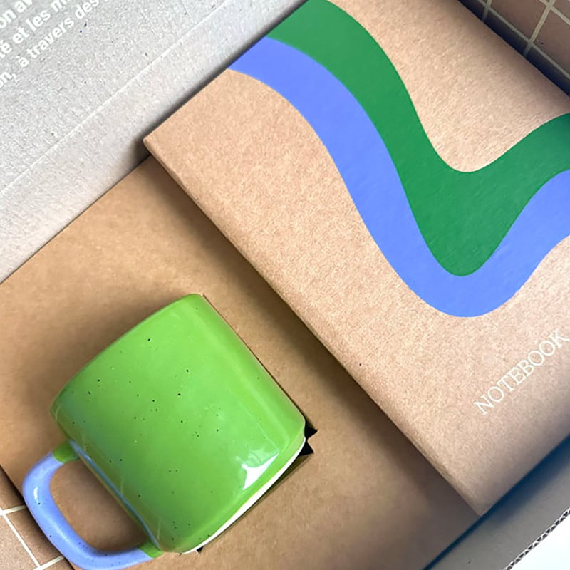 Coffret cadeau - mug en céramique + notebook