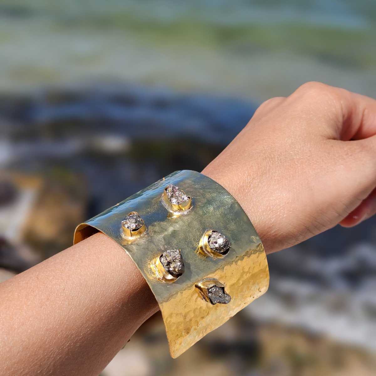 Manchette Amazigh Tizizwit Pyrites en cuivre plaqué or 18 K