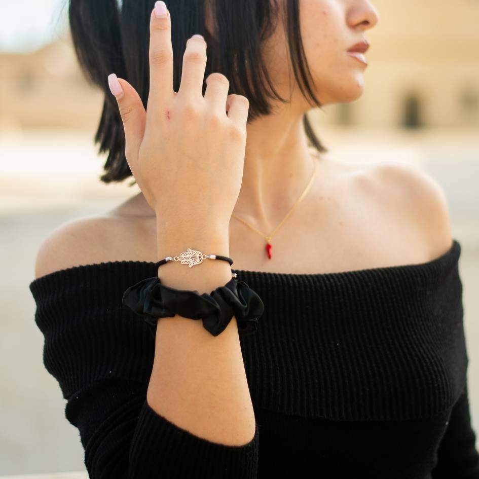 Bracelet ajustable noir khomsa et chouchou cheveux