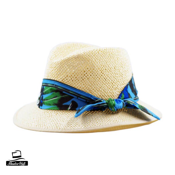 Chapeau paille élégant avec foulard pour un été stylé