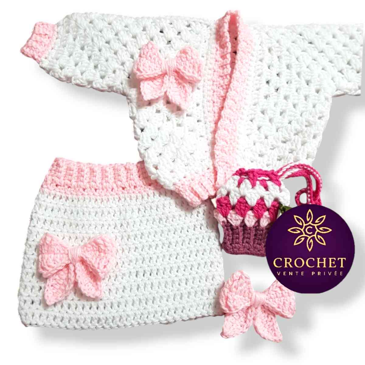 Set en crochet (Cardigan+jupe+cache biberon+bande a cheveux) bébé blanc et rose pour fille 6-12 mois tendance