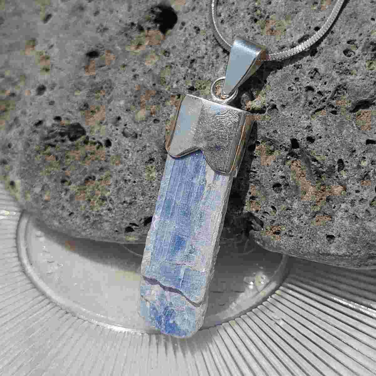 Collier kyanite en argent 925 pour un style unique et élégant