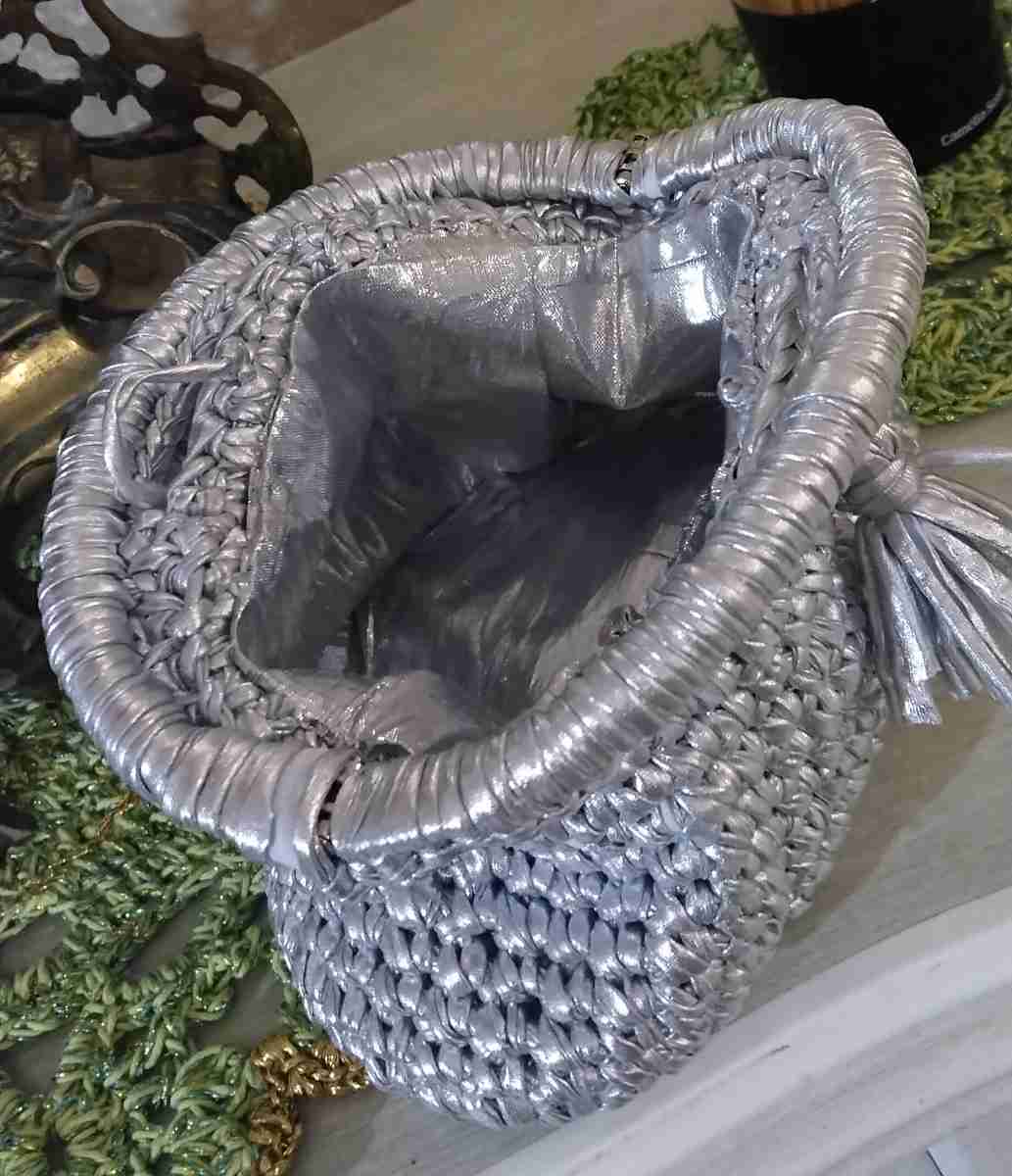 sac gris métallisé tendance pour un style irrésistible