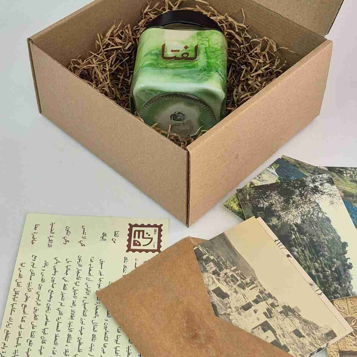 Bougie "Lifta" avec carte postale et enveloppe photos : Une histoire de Palestine
