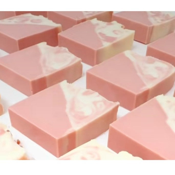 Savon Artisanal Rose Blush au Lait de Chèvre - Soin Naturel Élégant