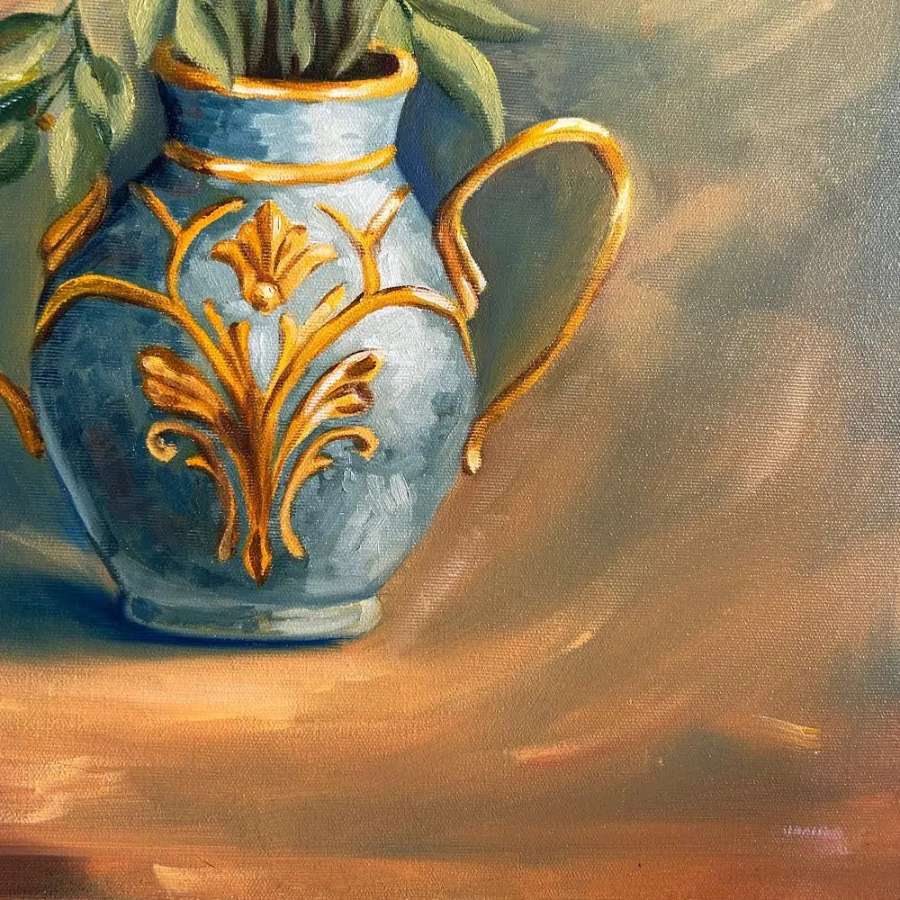 Vase bleu élégant avec roses rouges pour une décoration sublime
