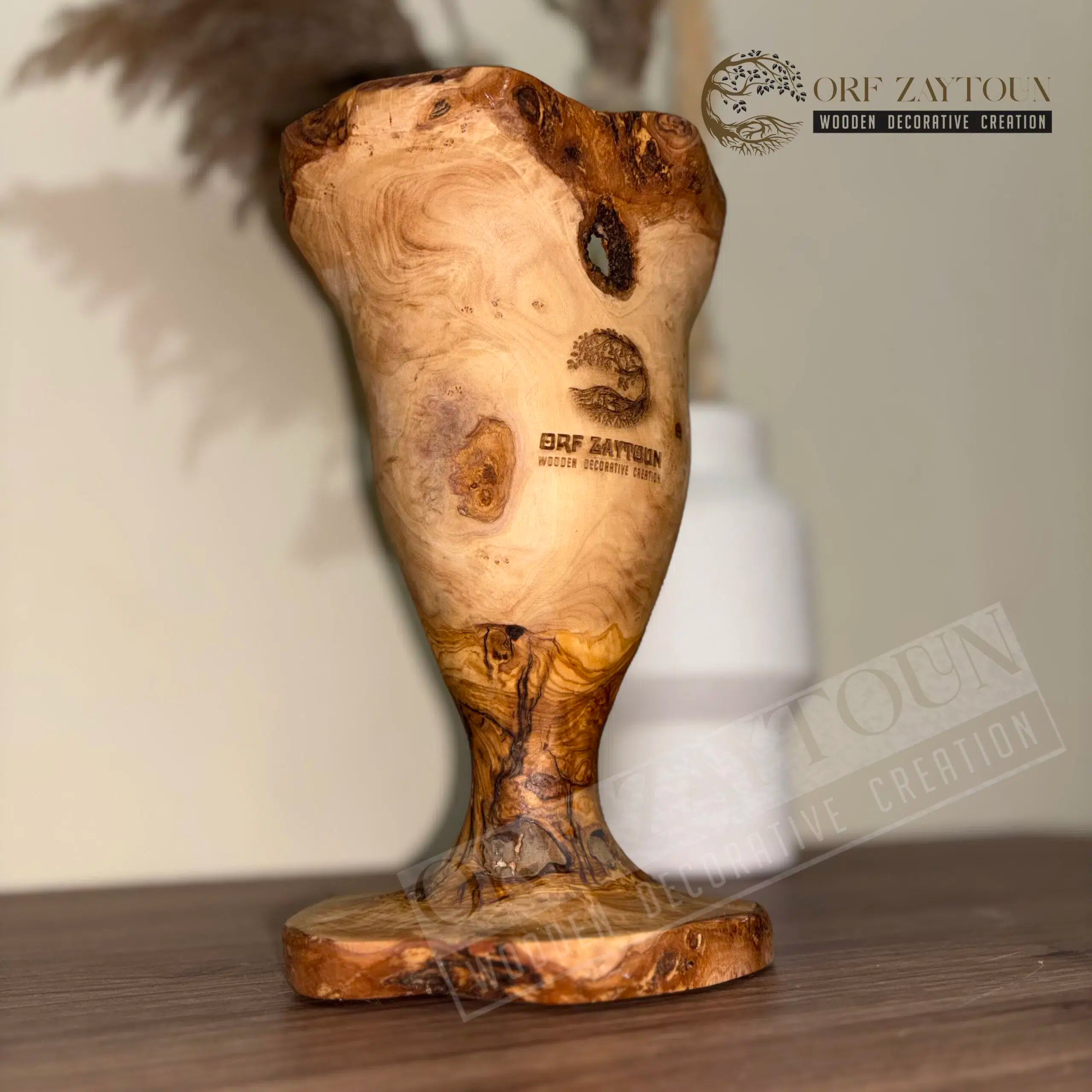 Vase en bois d'olivier artisanal pour une décoration élégante