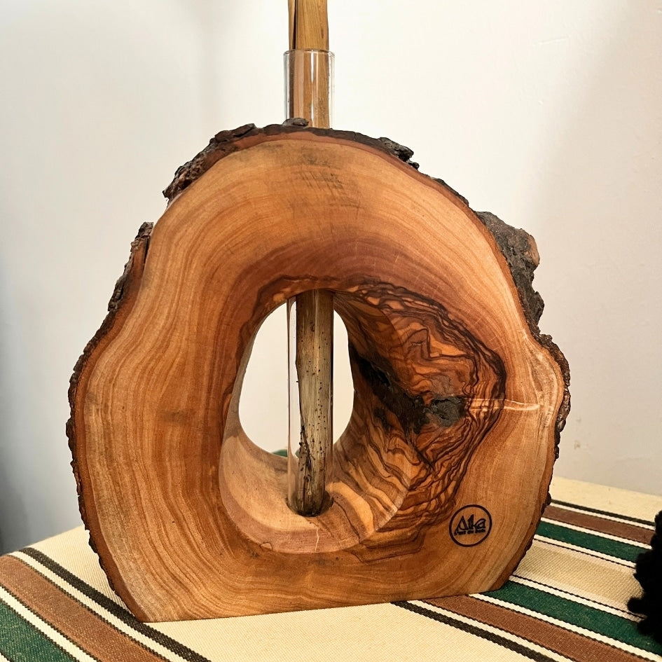 Vase en bois d'olivier avec tige en verre