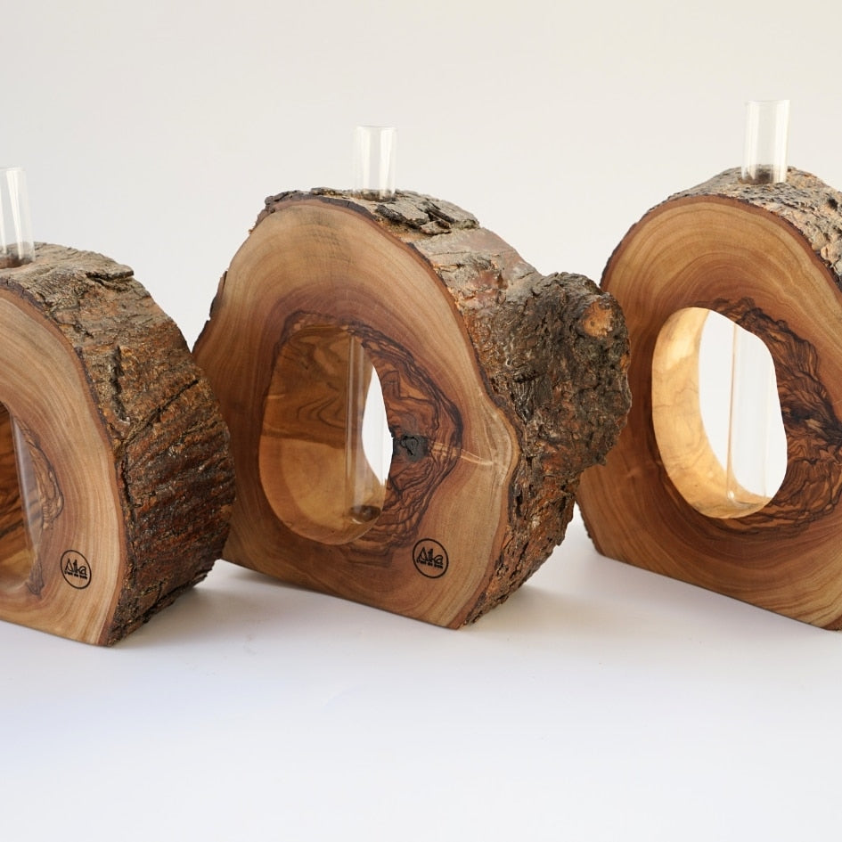 Vase en bois d'olivier avec tige en verre
