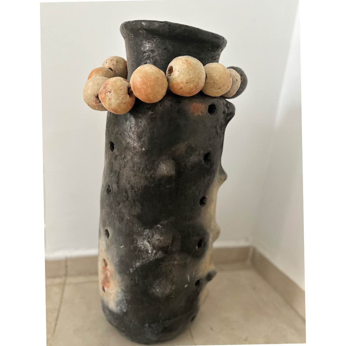 Vase noir élégant 70 cm pour un décor moderne et raffiné