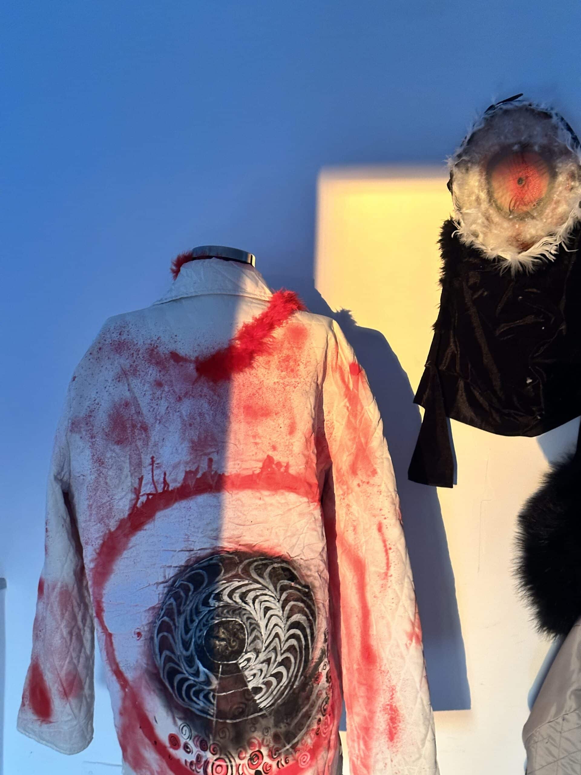 Veste Rouge Upcyclée – Larme Perdu – Pièce Unique - artisanat Tunisien fait main | ILEYCOM