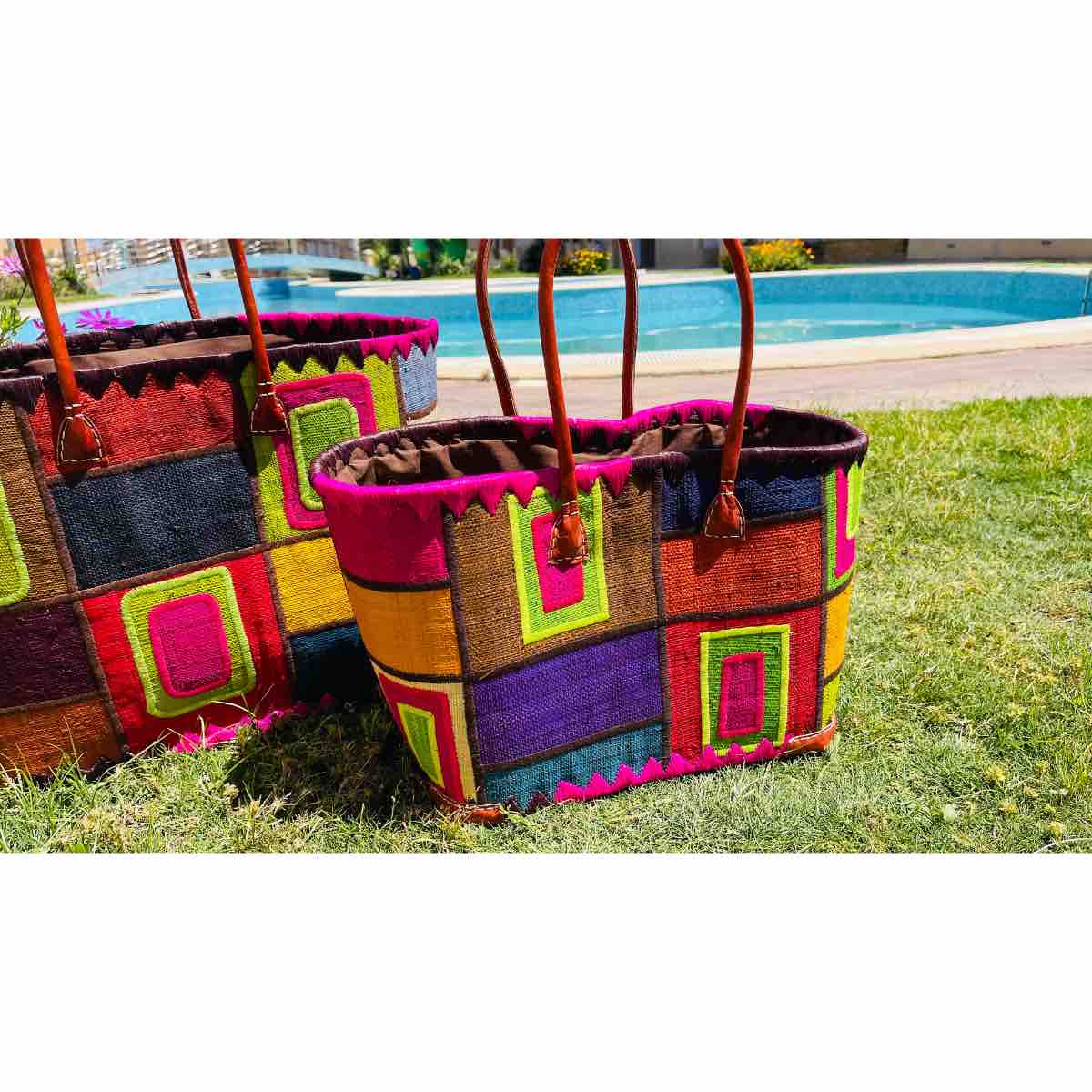 Couffin raphia brodé main luxe avec anses cuir exclusives