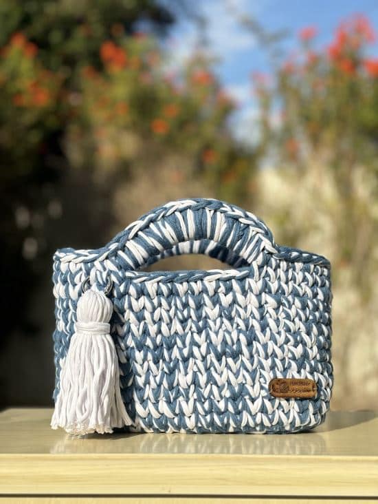 sac panier en crochet bleu et blanc fait main