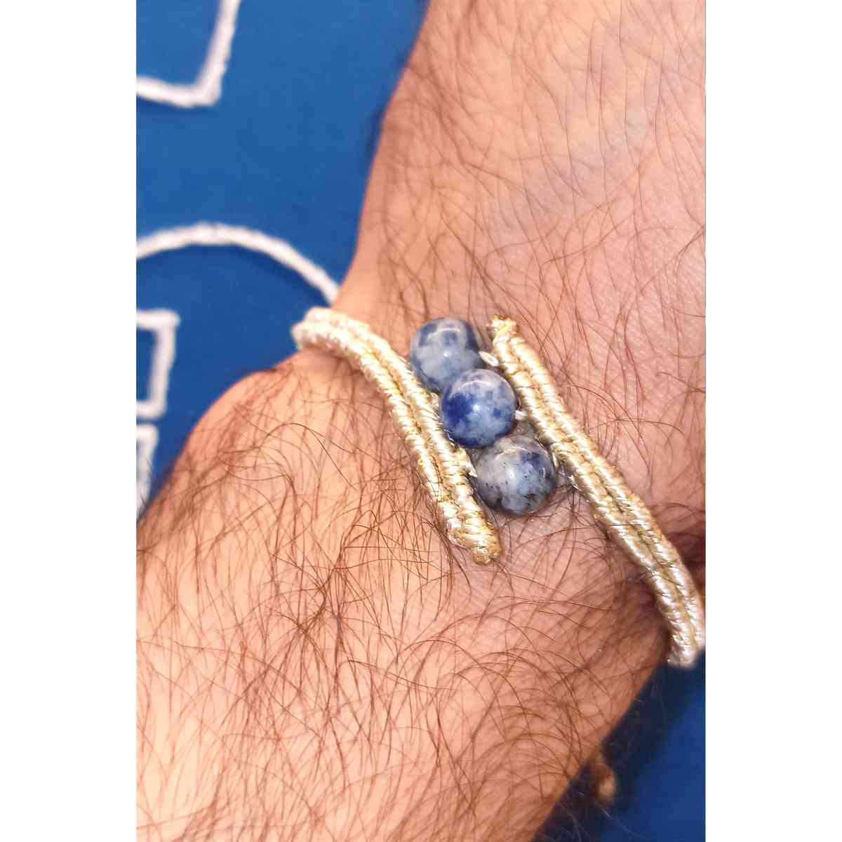 Bracelet en micro macramé trois joyaux pour un style unique et élégant