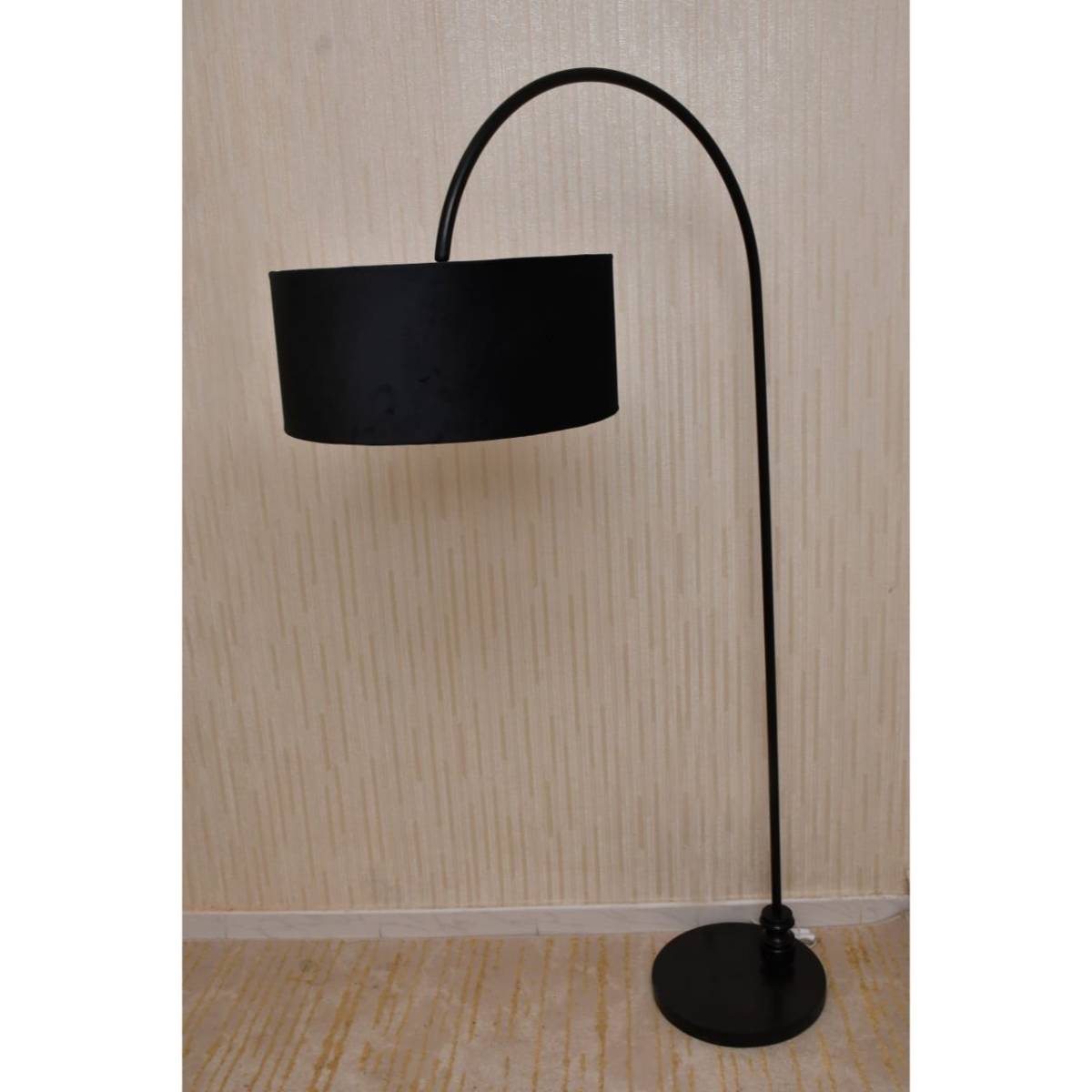 Lampadaire noir girafe XL pour une touche élégante et unique