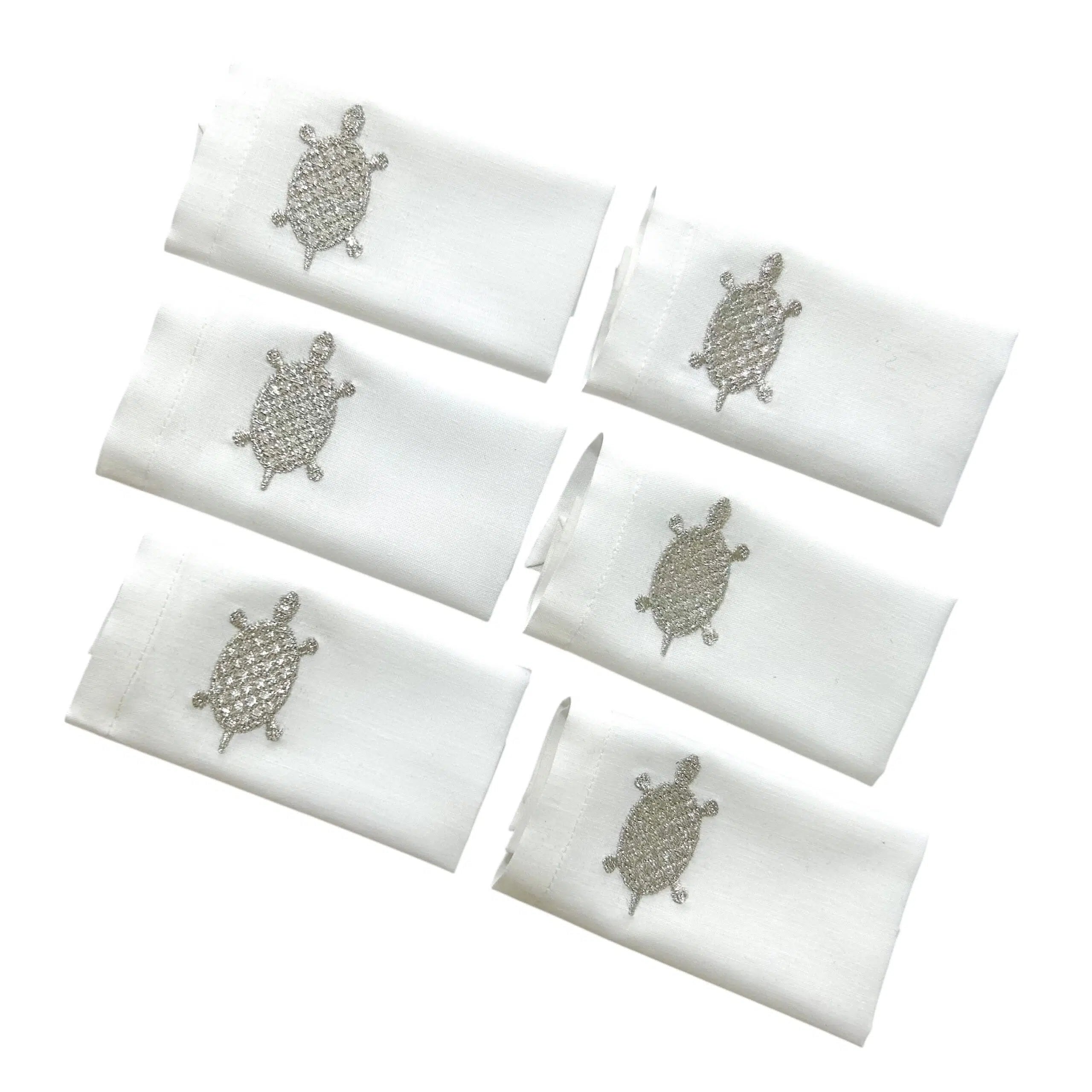 Serviettes à thé brodées au motif de TORTUES argentées - Raffinement et élégance