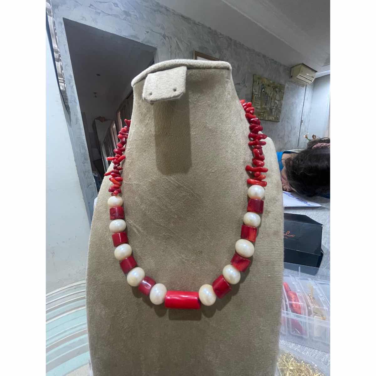 Collier perles rouge et ivoire pour un style irrésistible
