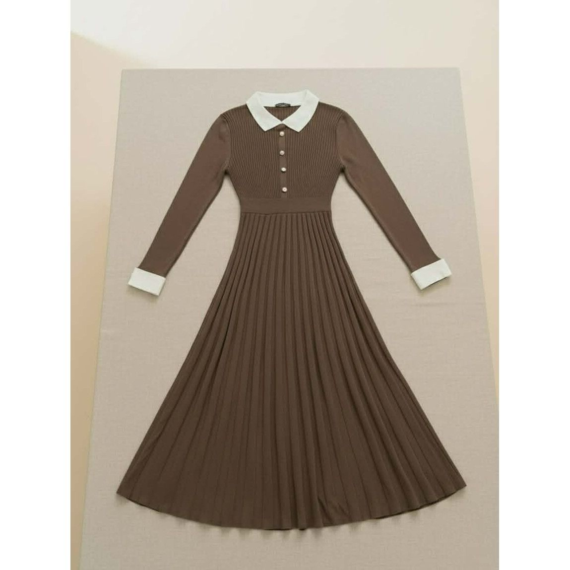 Robe marron en laine élégante pour un style intemporel