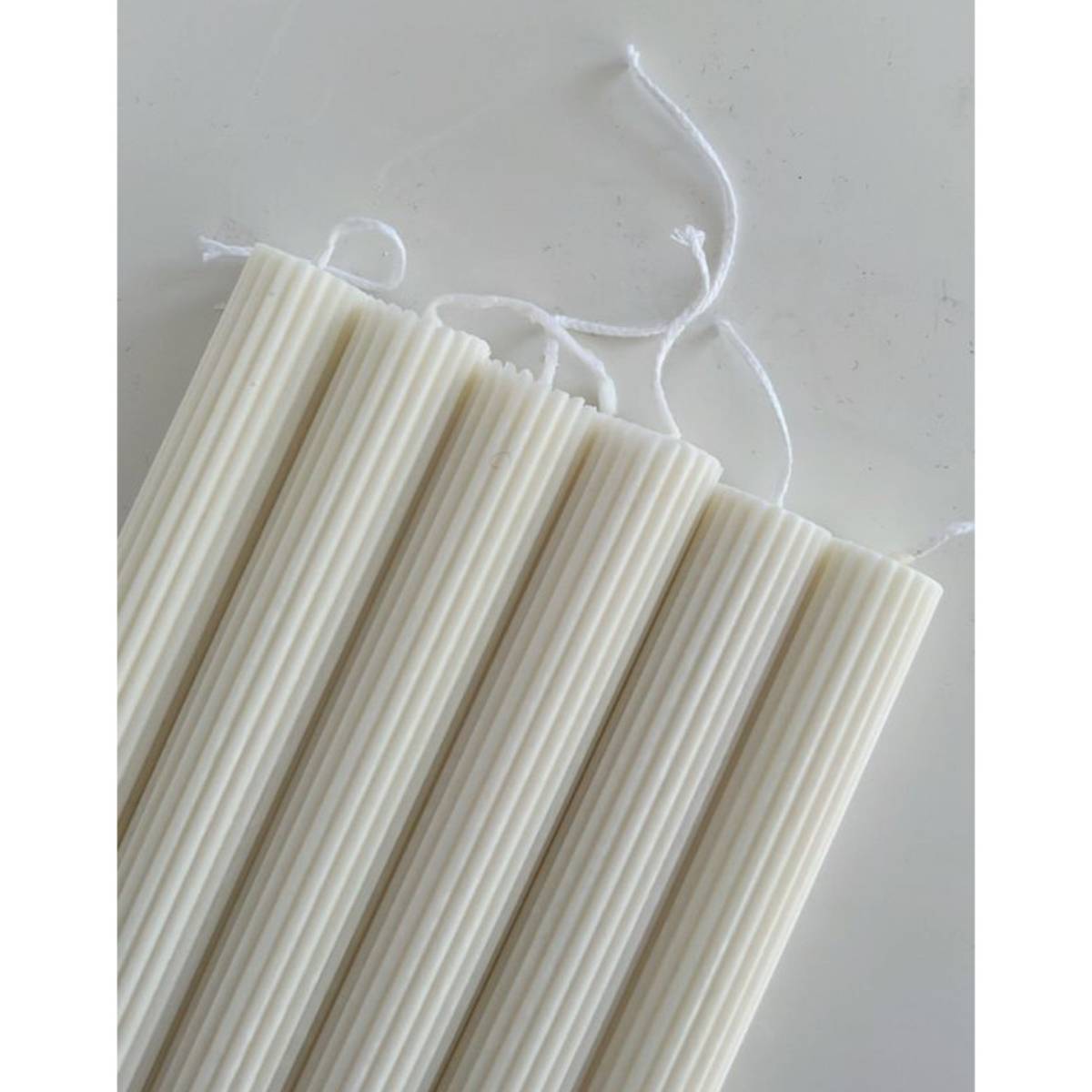 Bougie artisanale striée blanche 25 cm