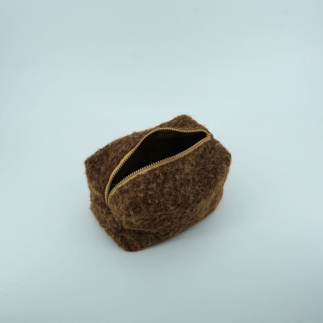 trousse maquillage marron élégante pour un rangement parfait