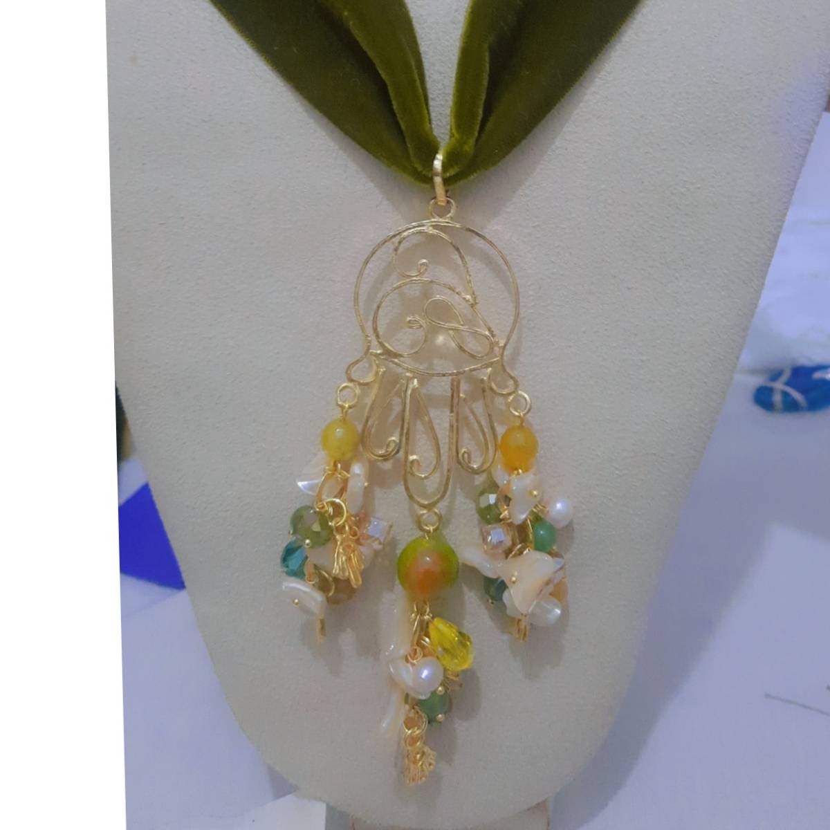 collier khomsa velours kiwi perles dAgathe luxe irrésistible