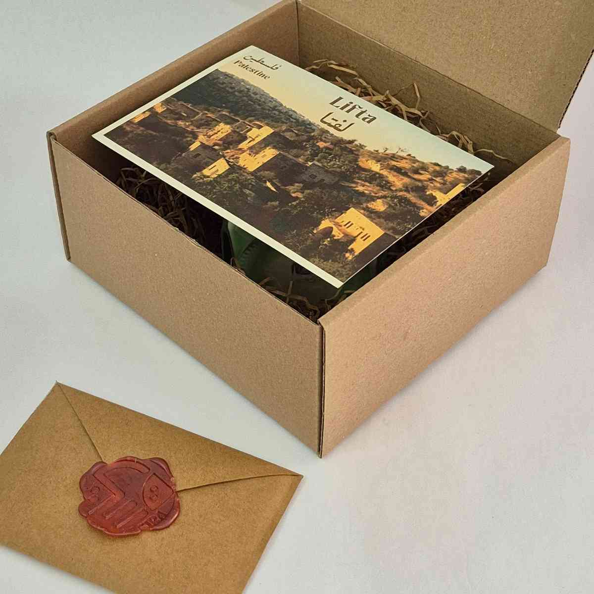 Bougie "Lifta" avec carte postale et enveloppe photos : Une histoire de Palestine
