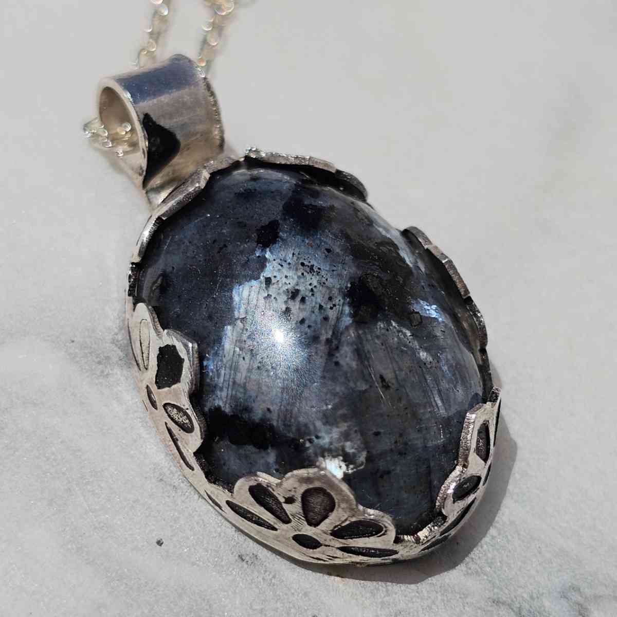 Collier labradorite en argent 925 une élégance unique à votre cou