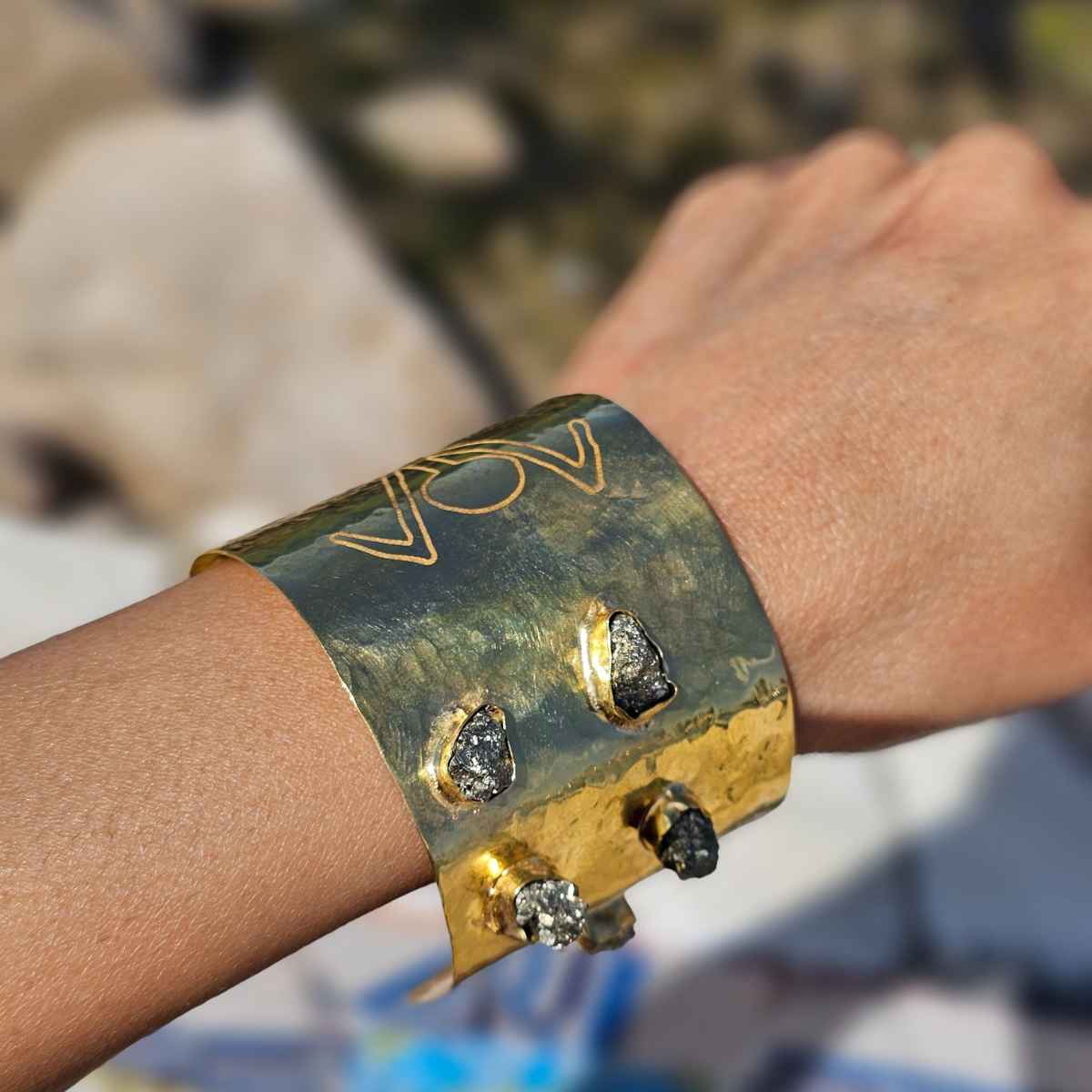 Manchette Amazigh Tizizwit Pyrites en cuivre plaqué or 18 K