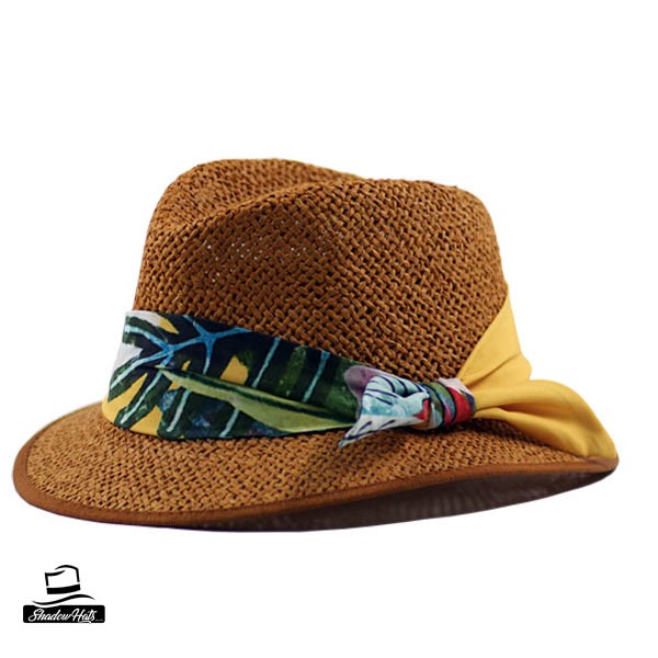 Chapeau paille élégant avec foulard pour un été stylé