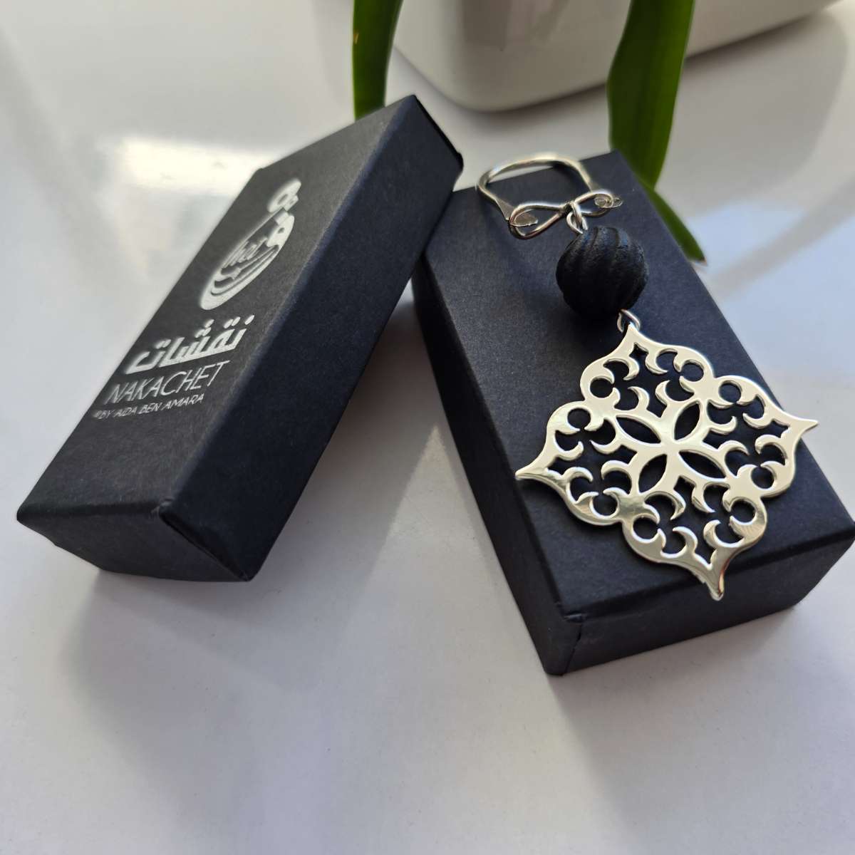 porte clés luxe avec boule Ambre noir une touche d'élégance