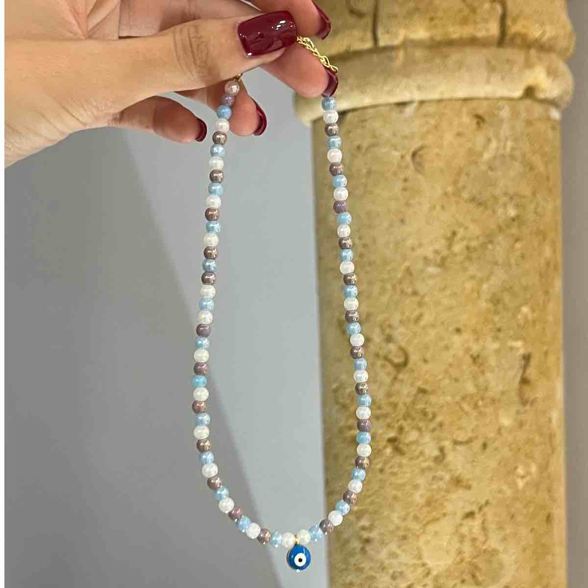 Collier perles élégant avec motif oeil pour un style unique