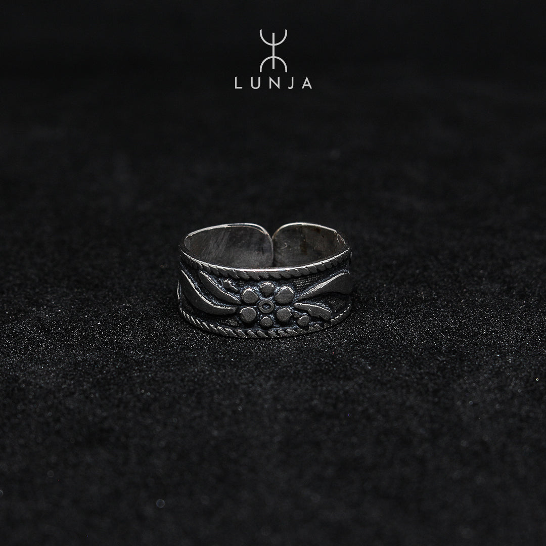 Berber Silver ring for women finely engraved "flower"
