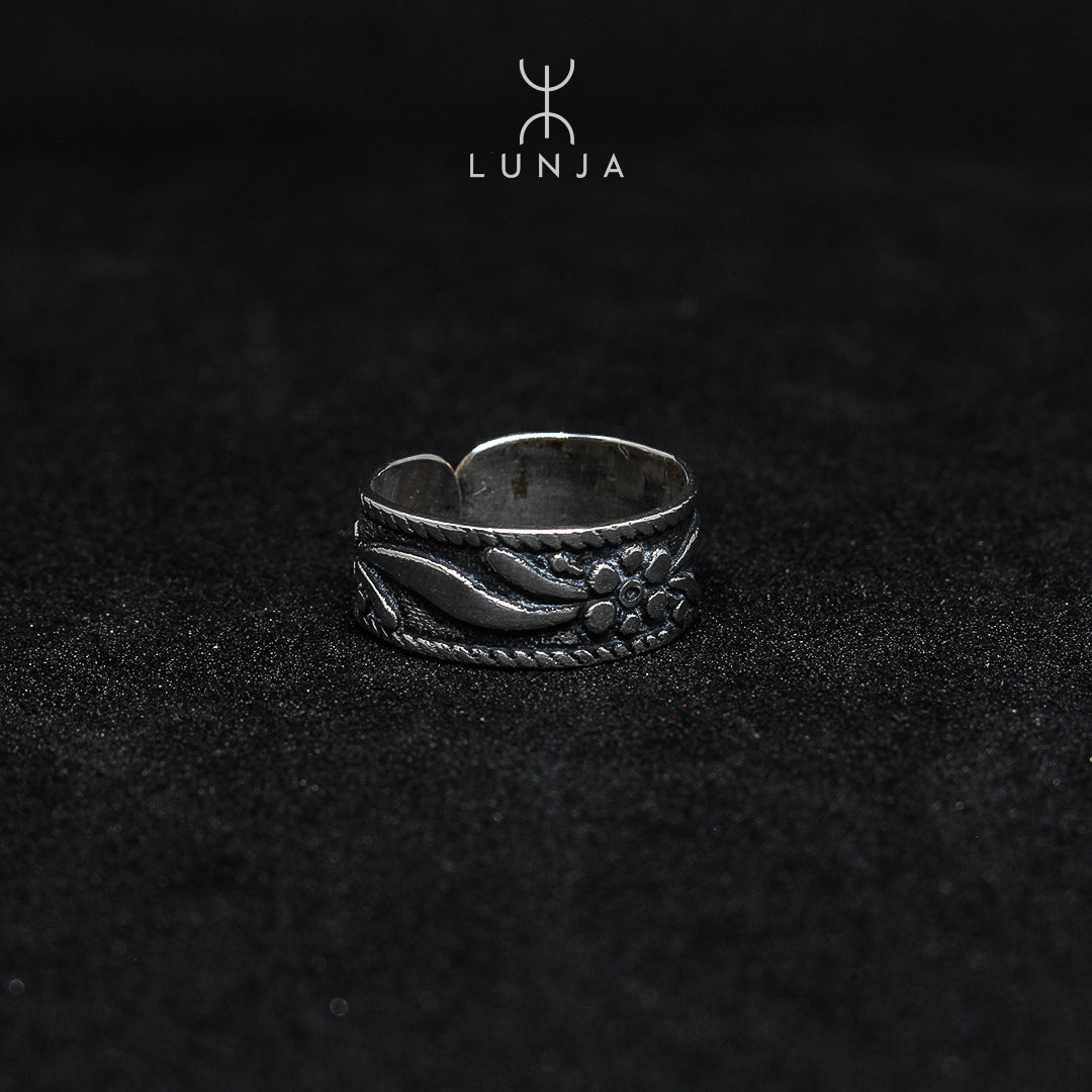 Berber Silver ring for women finely engraved "flower"