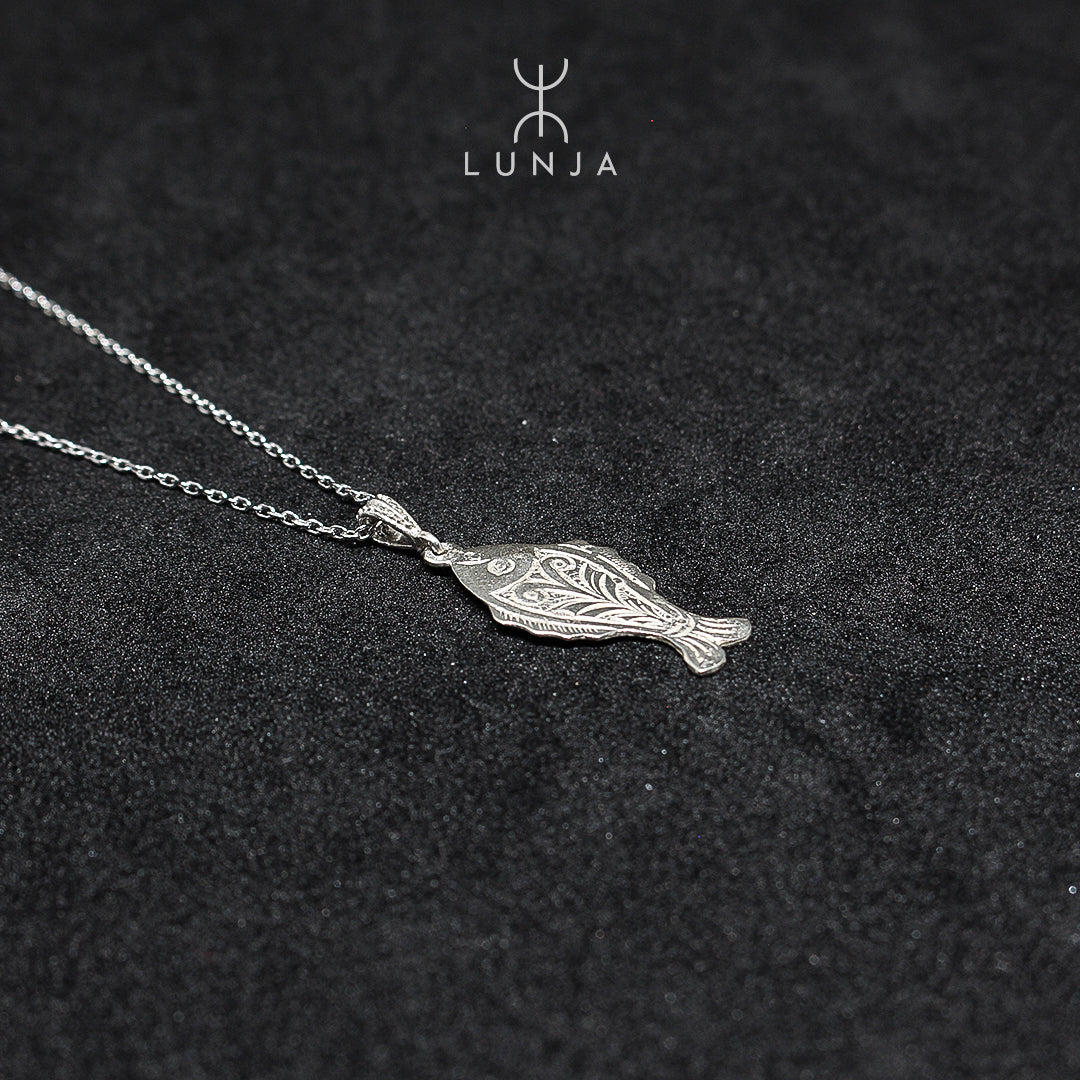 Artisanal fish pendant necklace in 925 silver