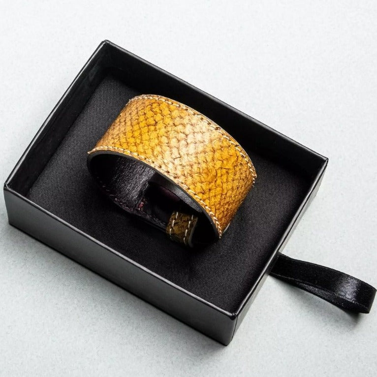 Salmon skin leather bracelet "Armilla Yellow", 23 × 2.8 cm